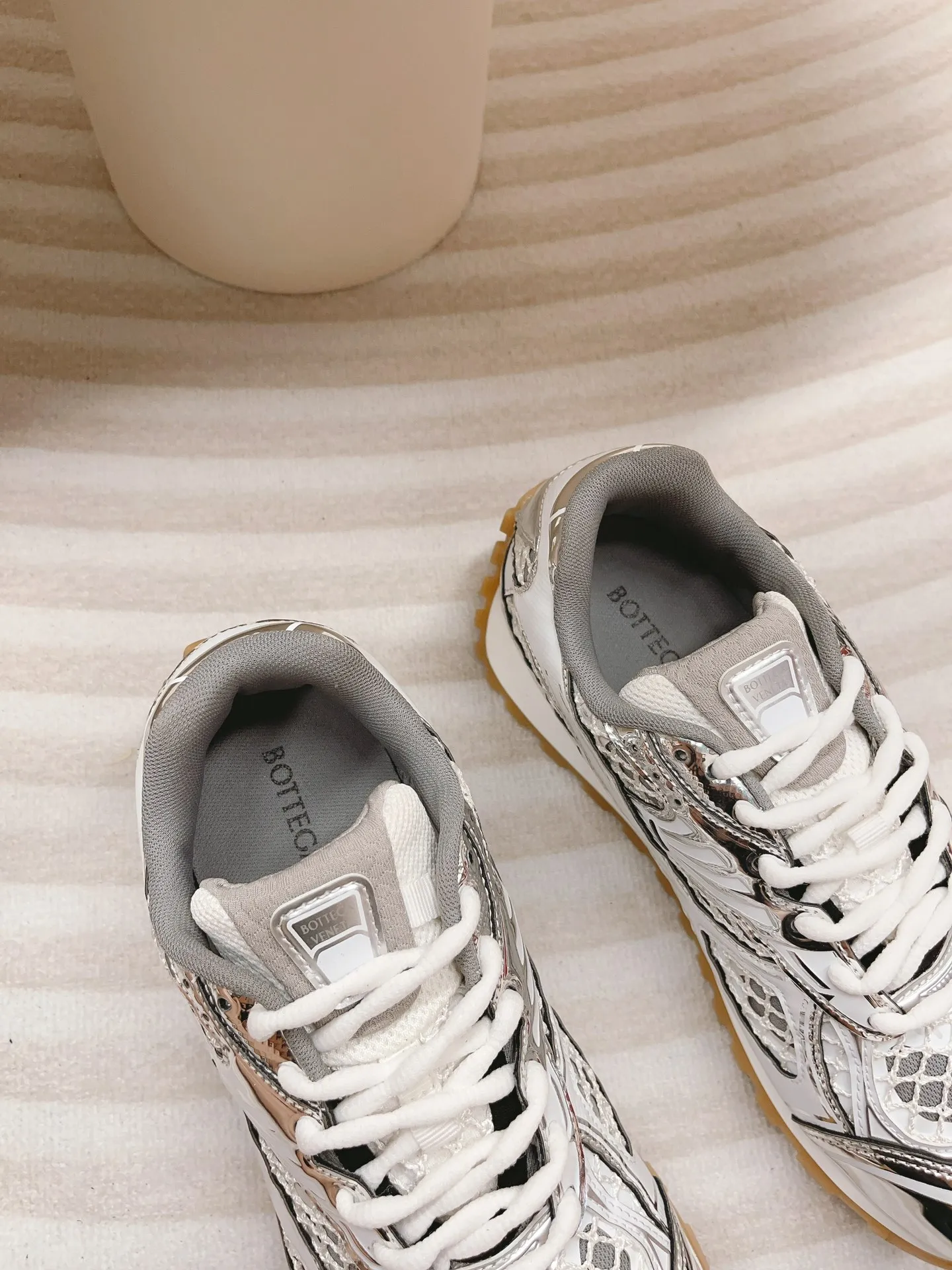 👟👟Ex-factory price 560 🌈🌈 Women's shoes, women's clothing, the latest hot models, couples' models, Bottega Veneta BV23, the new Orbit designer's curtain call, casual sneakers, a new style of freehand pure and unconstrained, with modern symbols of color, fashionable, cool and handsome, simply invincible, retro and versatile, all original craftsmanship, size 35-44